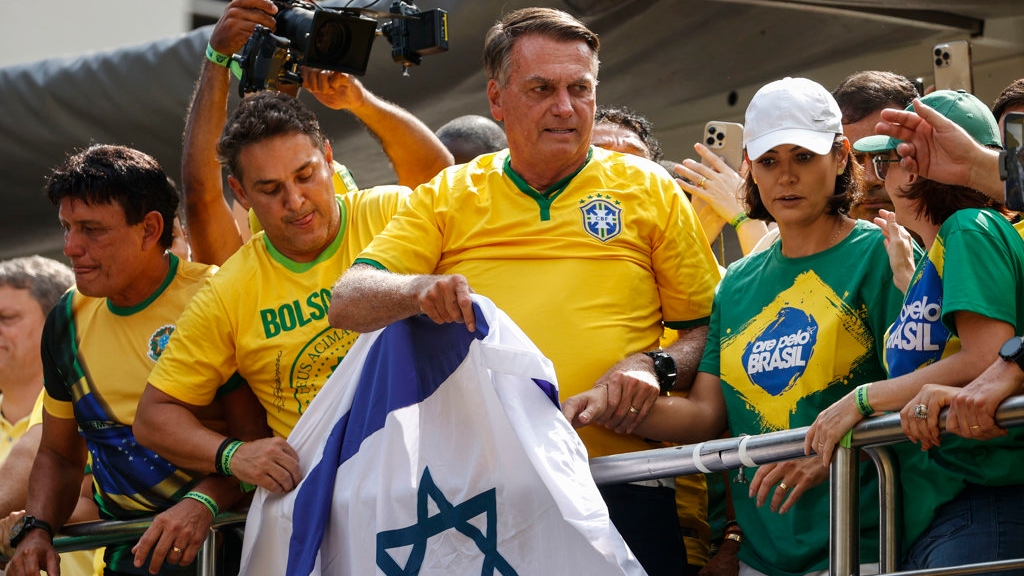 Políticos estiveram presentes para apoiar Bolsonaro e com vistas às eleições deste ano e de 2026.