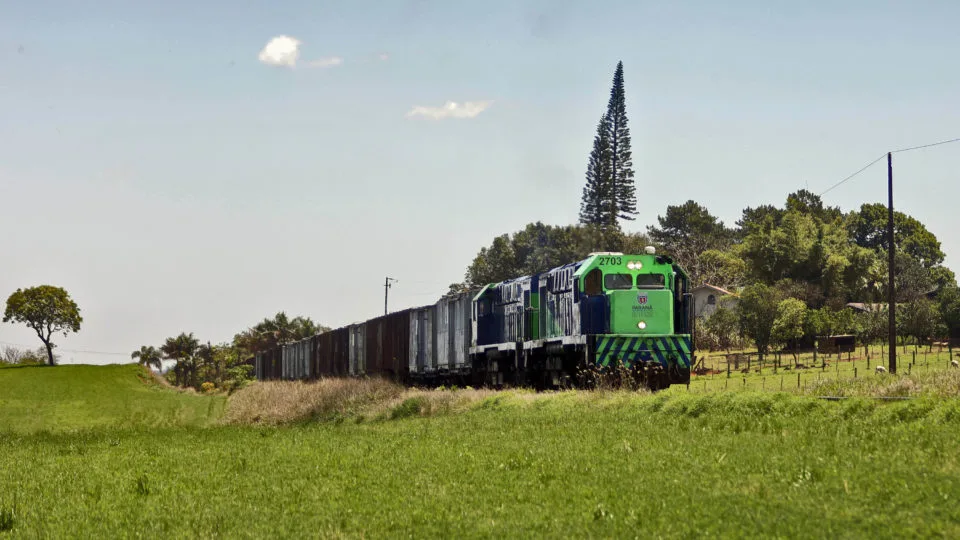 Novas Ferroeste: primeiro trecho de ferrovia no Paraná vai operar entre os municípios de Cascavel e Paranaguá.
