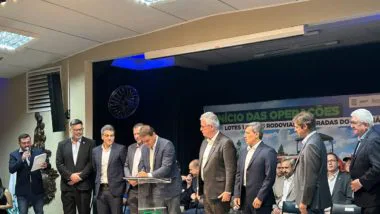 Evento de assinatura do início das operações do lote 1 e 2 nas estradas do Paraná, nesta segunda-feira (26).
