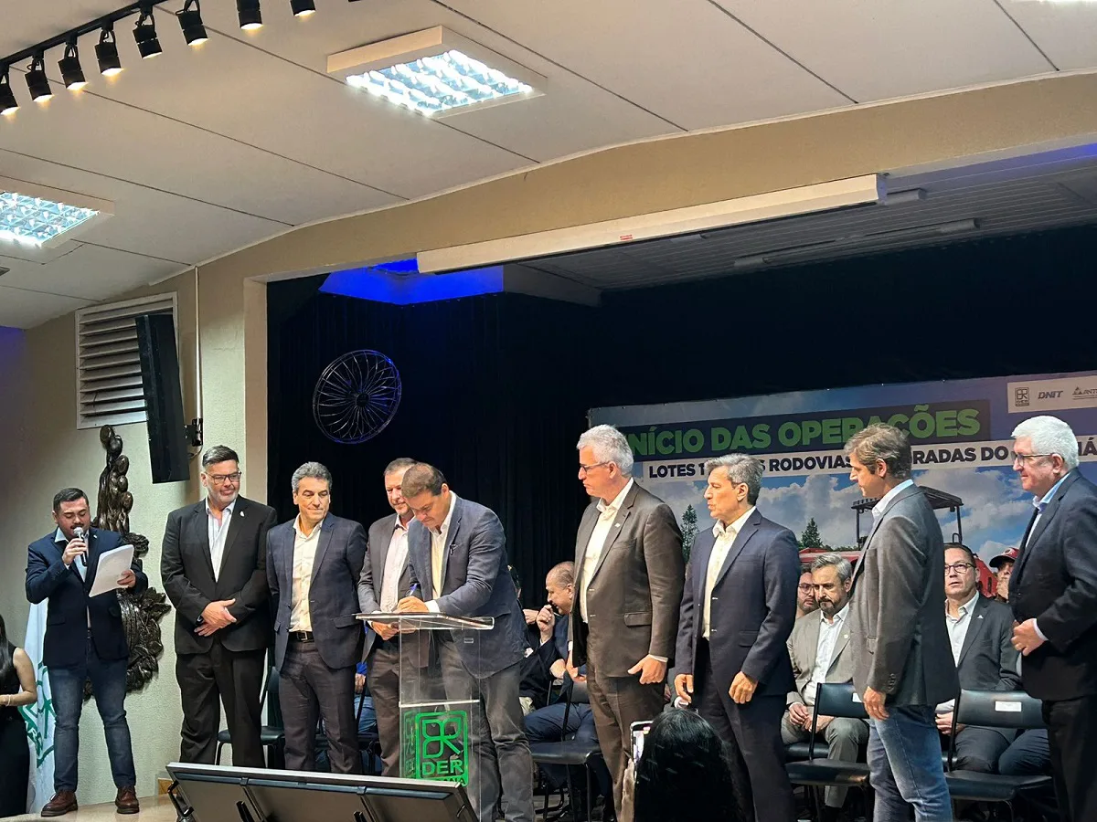 Evento de assinatura do início das operações do lote 1 e 2 nas estradas do Paraná, nesta segunda-feira (26).