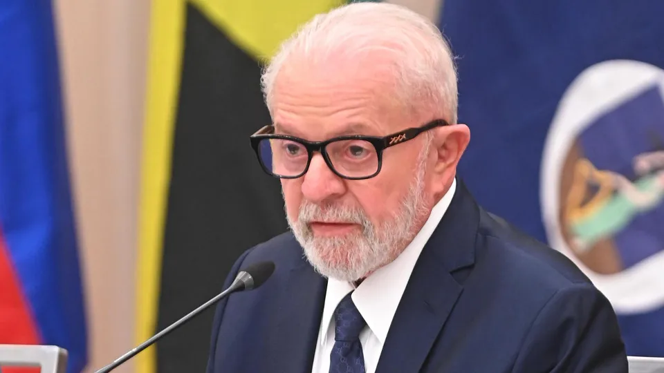 Lula lança bolsa de R$ 1.050 para incentivar formação de professores