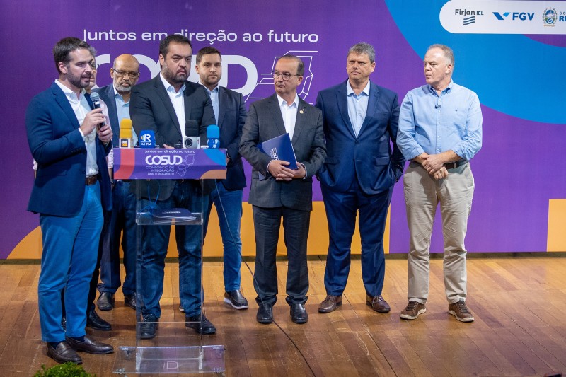 Leite criticou ato pró-Bolsonaro na avenida Paulista com a participação de governadores do Cosud.