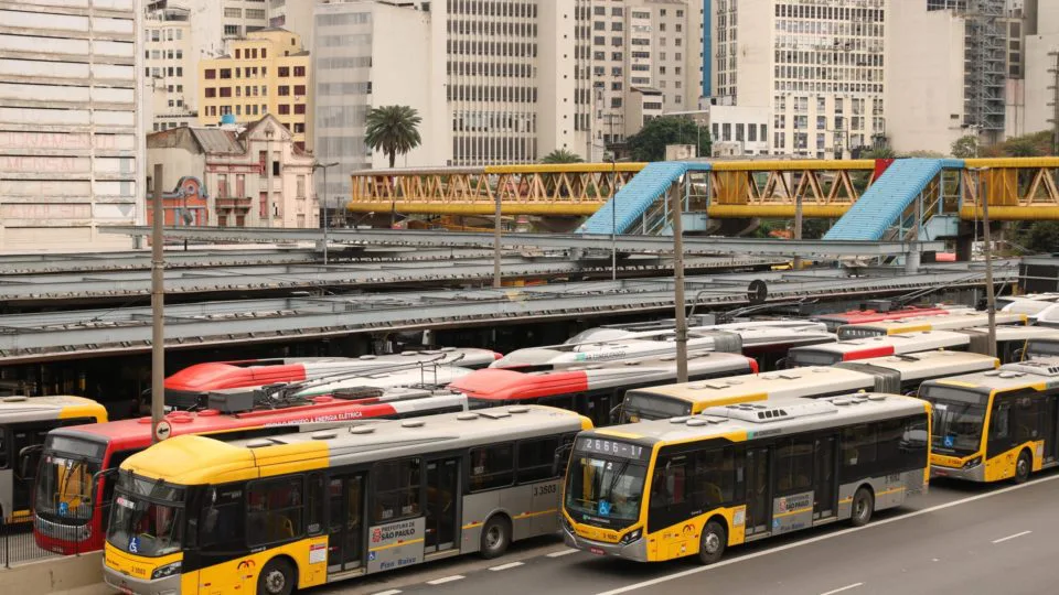 Ônibus do transporte público em São Paulo.
