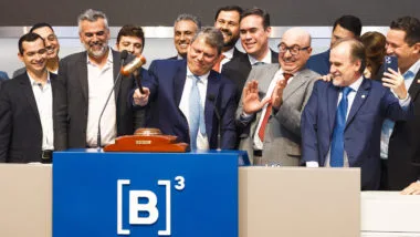 O governador de São Paulo, Tarcísio de Freitas (Republicanos), em leilão na B3.