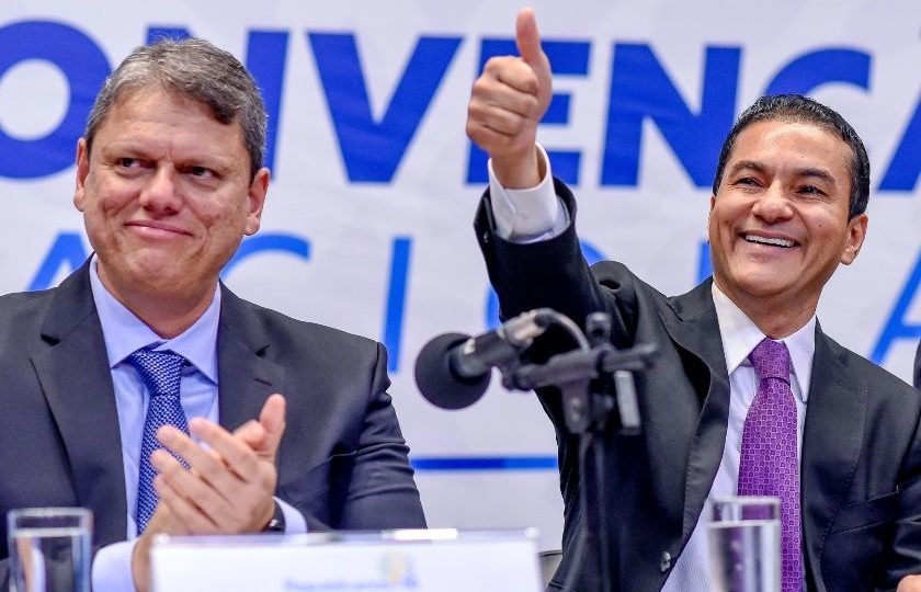 Eleição para presidência da Câmara dos Deputados pode tirar o governador de São Paulo, Tarcísio de Freitas (Republicanos), do partido.