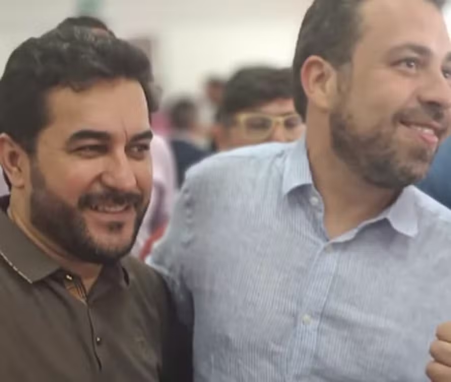 Jackson Villar ao lado do deputado federal Guilherme Boulos (Psol)