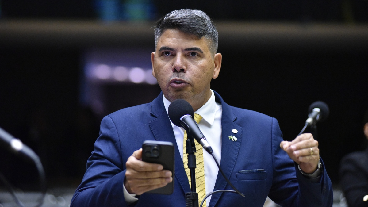 Texto de autoria de Messias Donato pretende liberar o porte de armas para agentes socioeducativos.