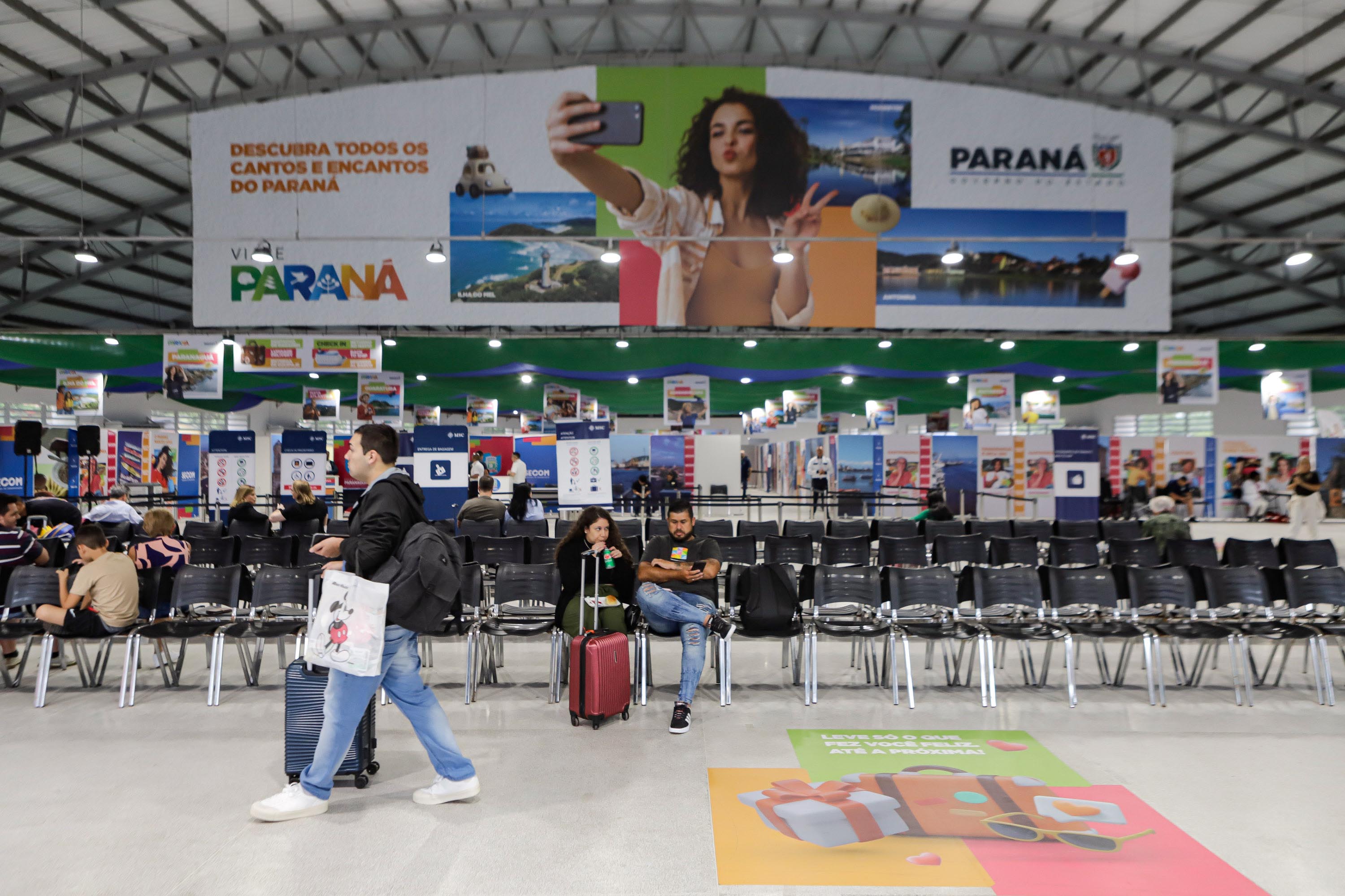 Paranaguá, 08 de março de 2024 &#8211; Última parada do navio de cruzeiro em Paranaguá.