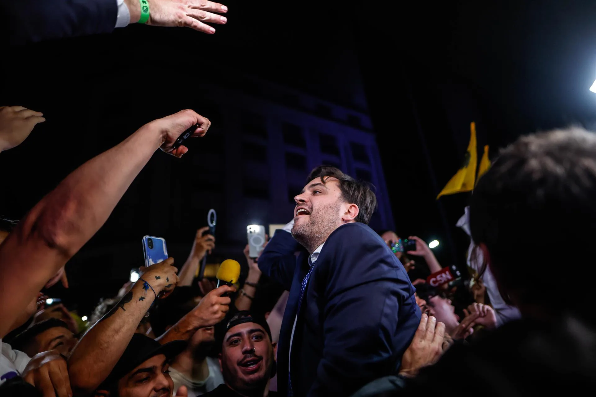 Ramiro Marra, atual presidente do Partido Libertario, é YouTuber financeiro e diretor do Bull Market Group, uma empresa fintech pertencente à sua família. Foi eleito vereador da cidade de Buenos Aires, em 2021