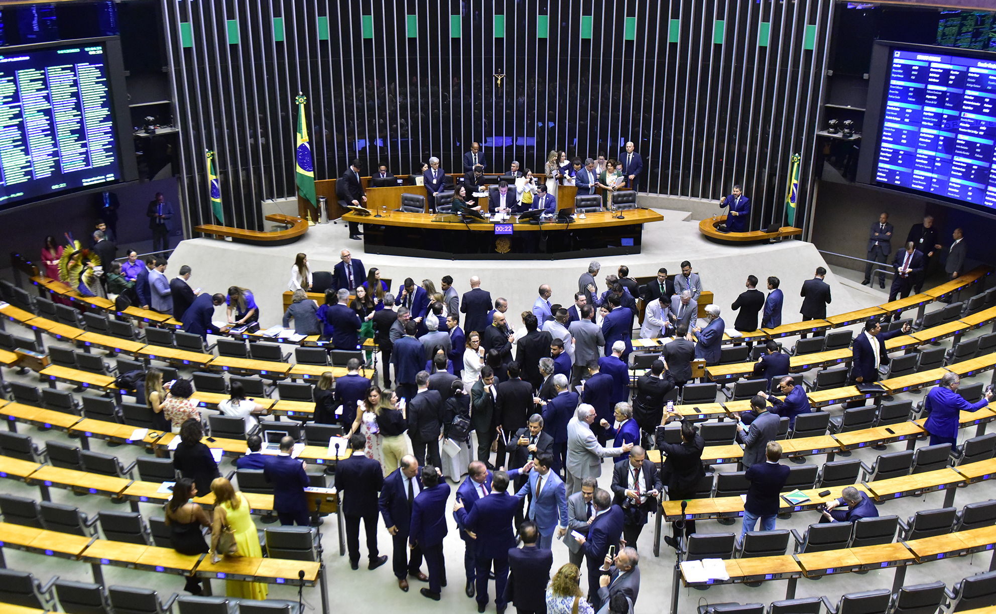 Sessão do Congresso Nacional: dezenas de propostas de parlamentares para socorro ao RS aguardam para ir ao plenário da Câmara e do Senado.