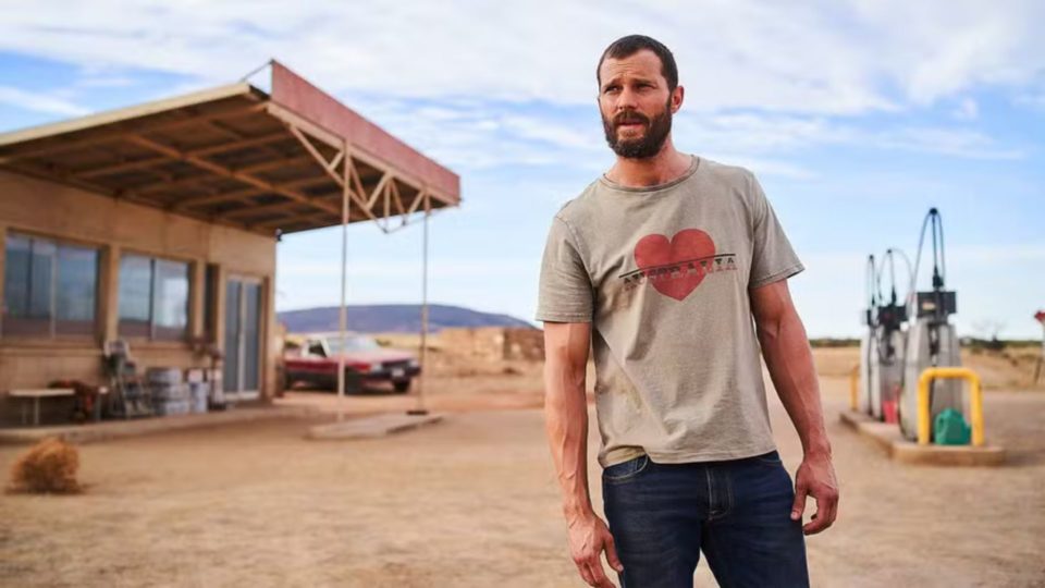 Jamie Dorman em pôster de "O Turista"