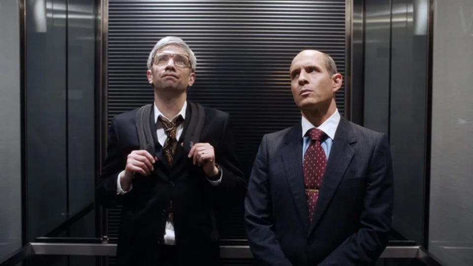 Cena do filme "BlackBerry", do Prime Video