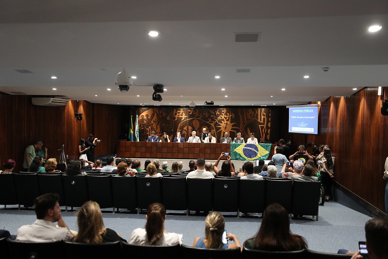 Conferência Nacional de Educação (Conae) foi tema de debate em audiência pública realizada na Assembleia Legislativa do Paraná (Alep).