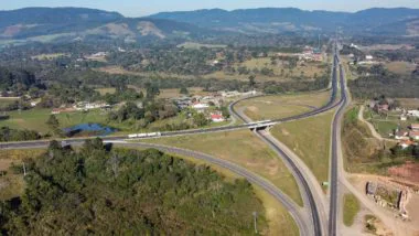 Retomada da cobrança de pedágio em estradas concessionadas do Paraná começa neste sábado (23).