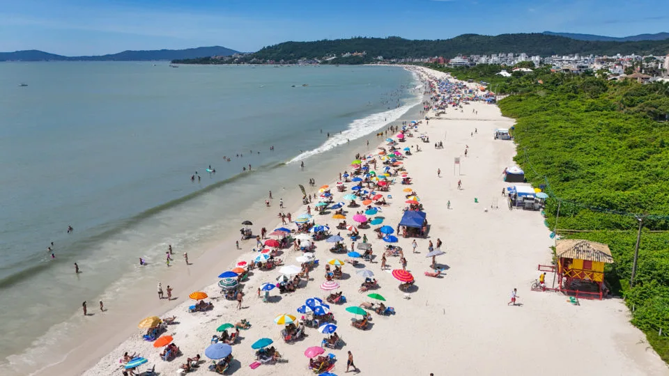 Com a intervenção, extensão da faixa de areia ficou em 40 metros.