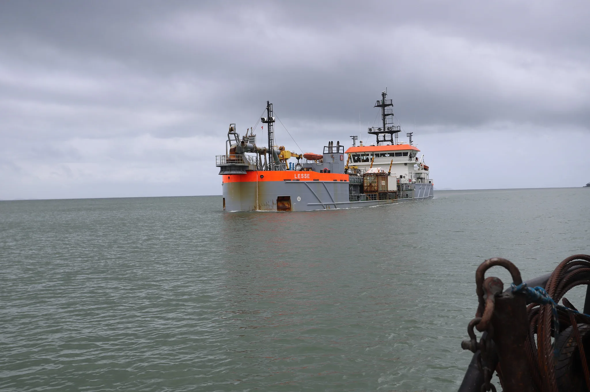 Draga utilizada no trabalho de alargamento da praia em Jurerê.