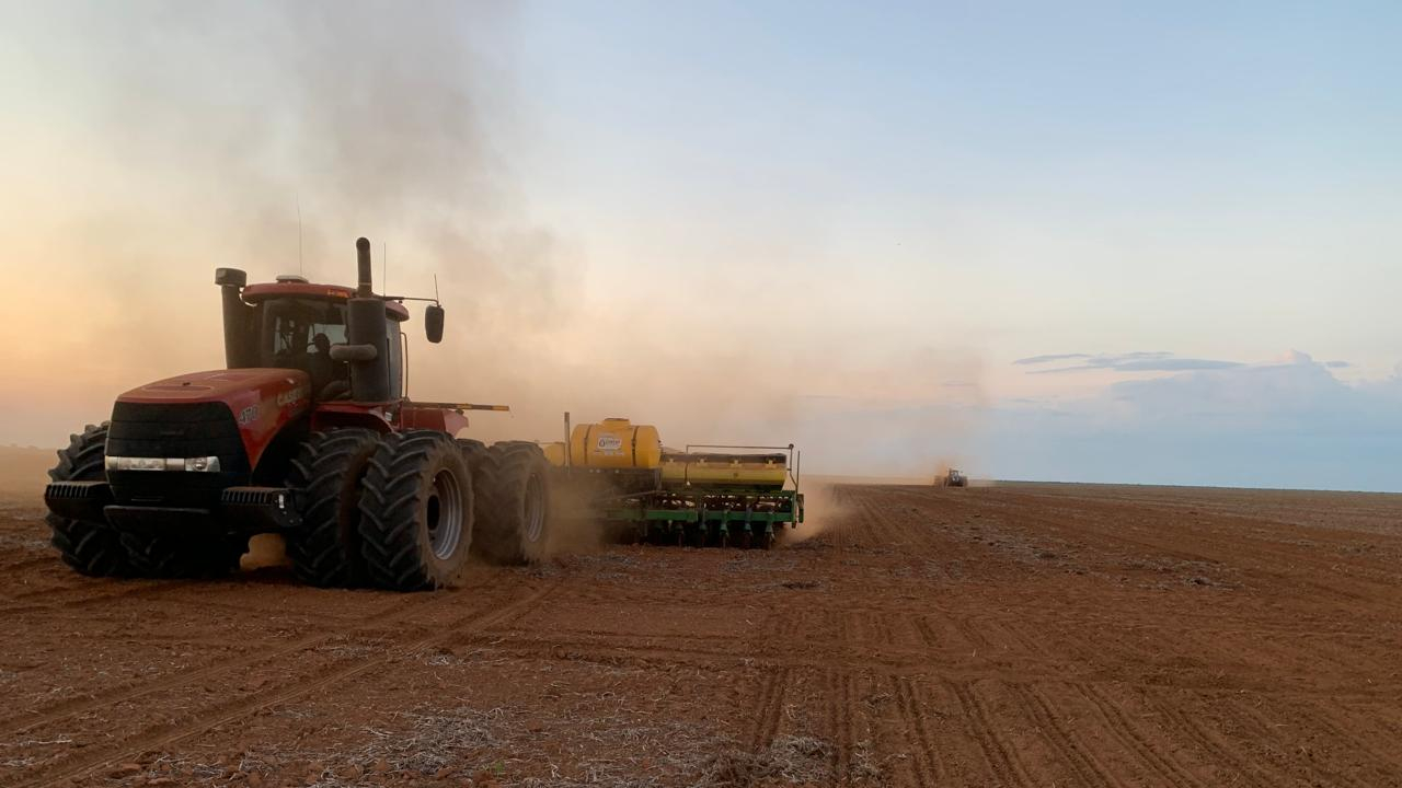 Cultivo de alimentos com maquinário agrícola ocorre há duas décadas entre os índios Paresí.