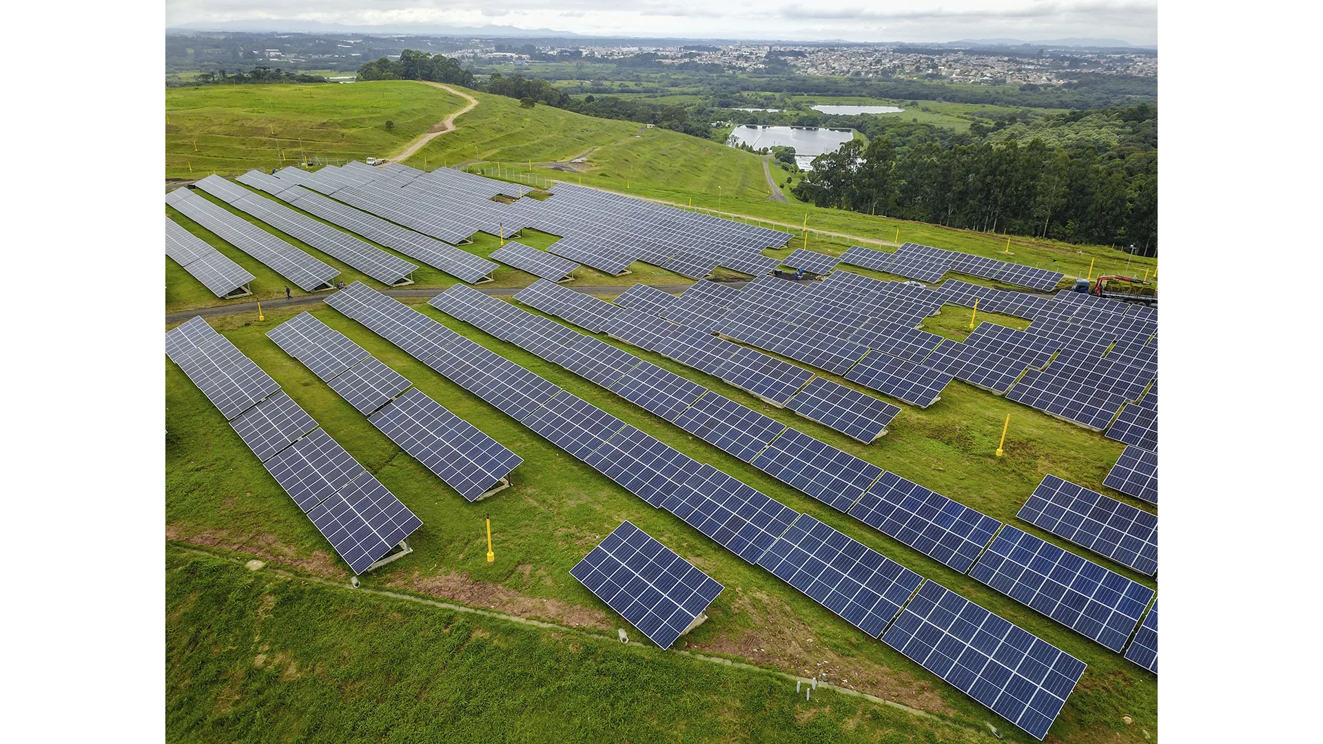 foto da pirâmide Solar da Caxima, símbolo da eficiência energética de Curitiba