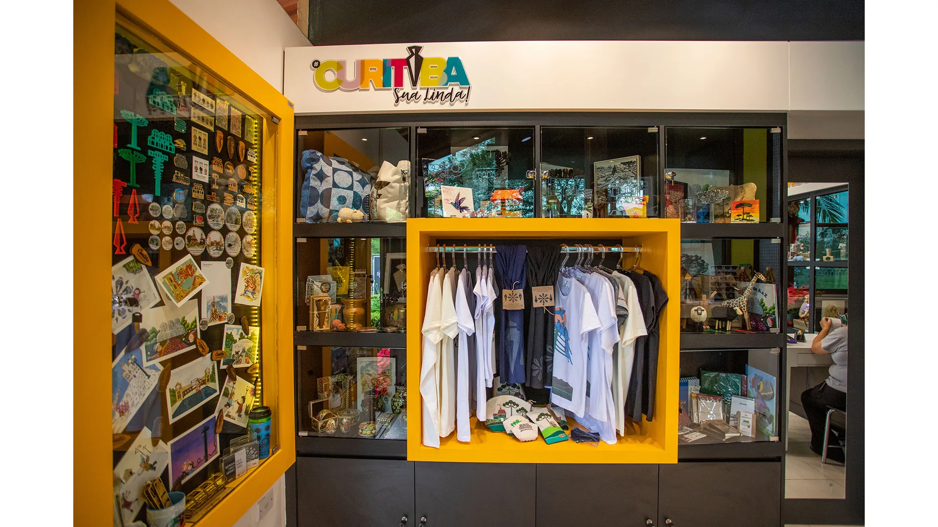 Vitrine da loja #CuritibaSuaLinda