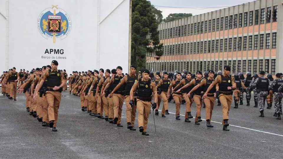 Serão 300 câmeras nas fardas ("bodycams") entregues a policiais militares do Paraná.