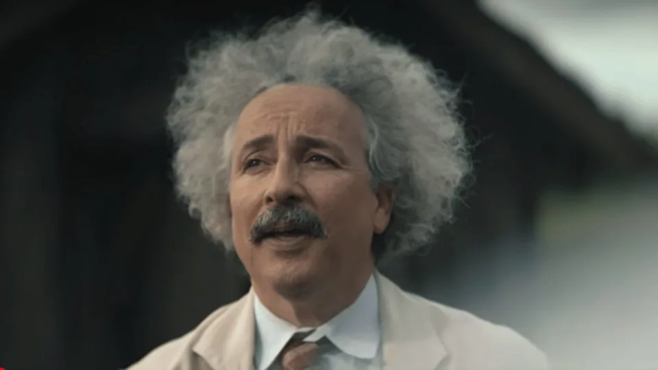 Cena de "Einstein e a Bomba"