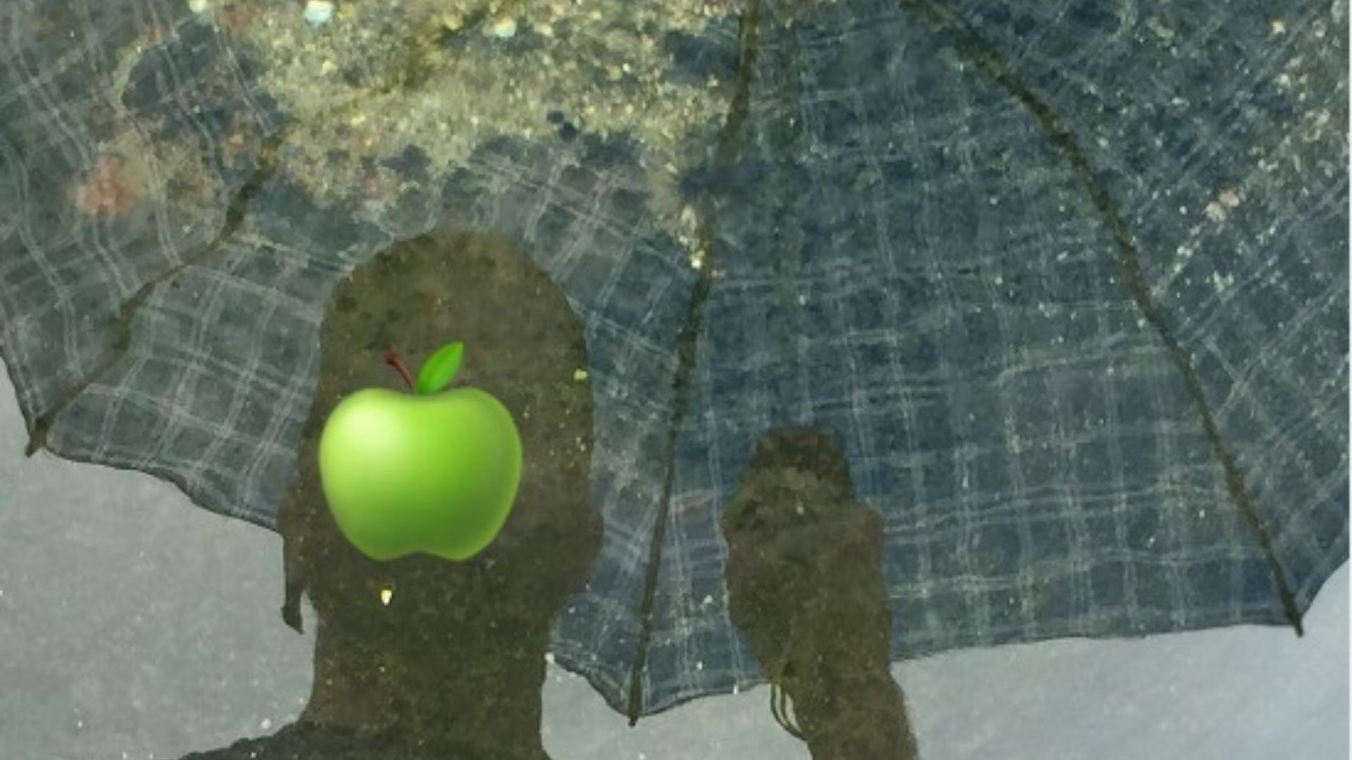 Uma versão curitibana e chuvosa do quadro “O Filho do Homem”, de René Magritte.