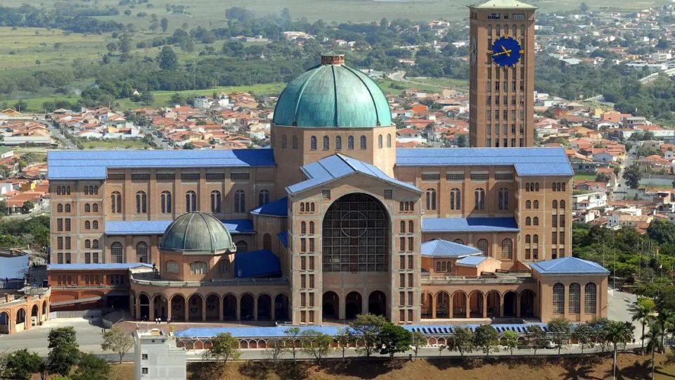 Durante cerimônia da Via Sacra na Basílica de Aparecida fiéis pedem paz em Gaza.