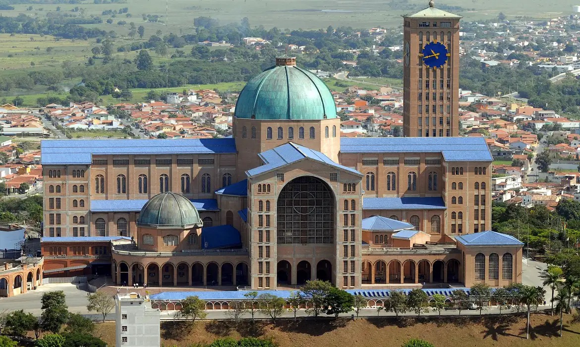 Durante cerimônia da Via Sacra na Basílica de Aparecida fiéis pedem paz em Gaza.