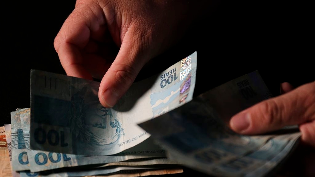 Cobrança bateu recorde após a AGU adotar diferentes critérios para pessoas físicas e jurídicas.