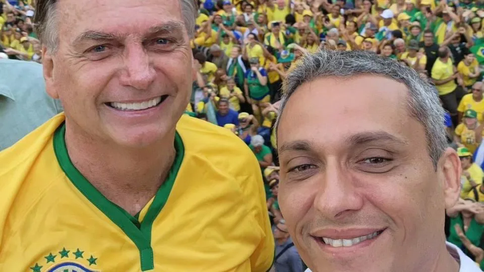 O deputado federal Gustavo Gayer (PL-GO) com o ex-presidente Jair Bolsonaro