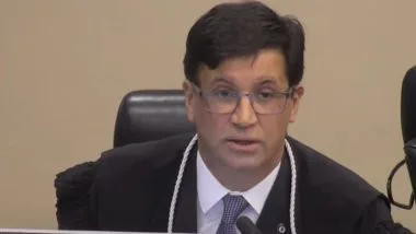 O desembargador eleitoral Guilherme Denz durante julgamento de Sergio Moro no TRE-PR, nesta segunda-feira (8)