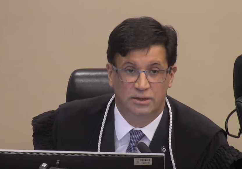 O desembargador eleitoral Guilherme Denz durante julgamento de Sergio Moro no TRE-PR, nesta segunda-feira (8)