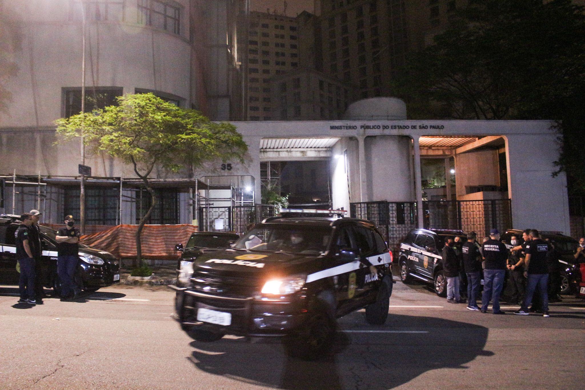 MP faz operação contra grupo ligado ao PCC em São Paulo.