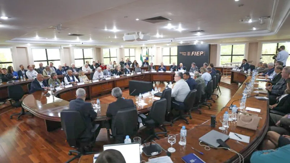 Evento sobre ferrovias foi promovido pela Fiep e reuniu representantes do setor produtivo e dos governos federal e estadual.