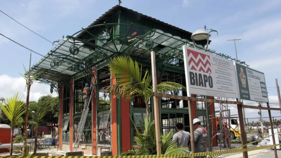 Centro de Atendimento ao Turista (CAT) na Praça Tenreiro Aranha, no Centro Histórico de Manaus.