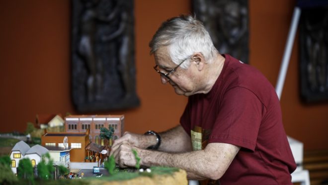César e sua réplica do Velho Madalosso. | André Rodrigues/Gazeta do Povo