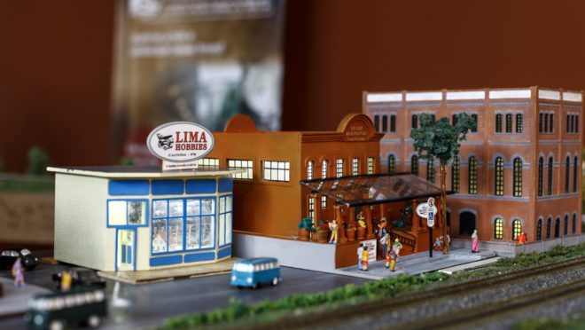 Réplicas do Velho Madalosso e do Lima Hobbies. | André Rodrigues/Gazeta do Povo