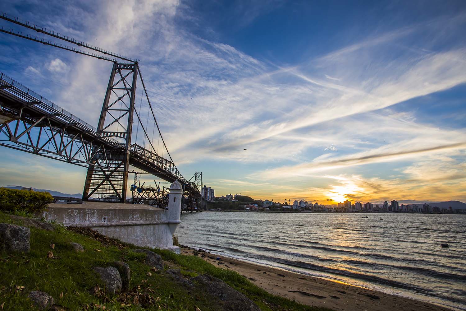 Momento é de articulação dos partidos para eleição que definirá comando de Florianópolis (SC).