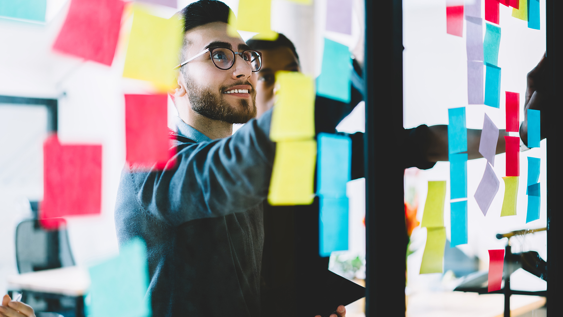 Para abrir uma empresa, é necessário ter um planejamento claro e algumas noções de burocracia e contabilidade