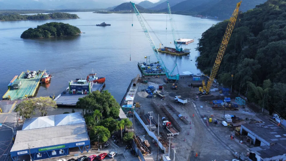 Canteiro de obras da Ponte de Guaratuba