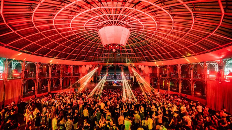 Warung Day Festival na Ópera de Arame em Curitiba