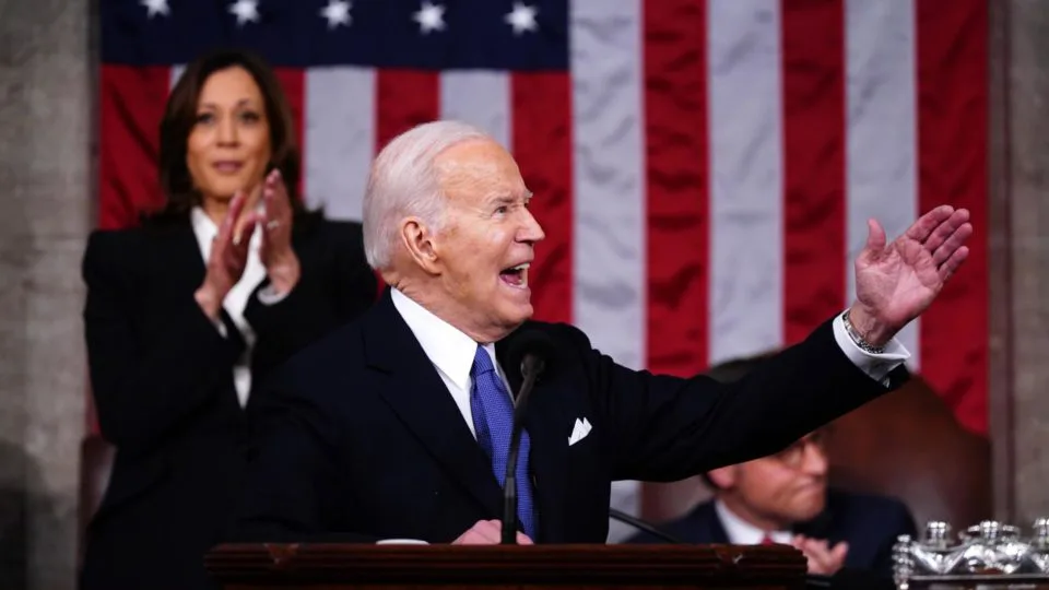 Relatório do congresso americano acusa o governo Biden de violar o texto da Primeira Emenda da Constituição