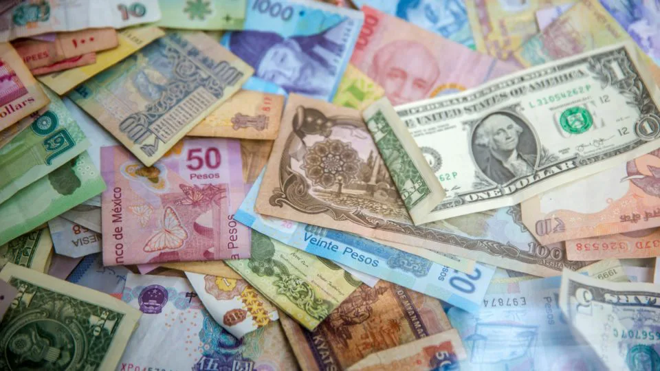 Em ‘A Filosofia do Bitcoin’, Álvaro María apresenta uma análise sobre nosso sistema político e econômico antes de entrar no tema das criptomoedas propriamente dito.