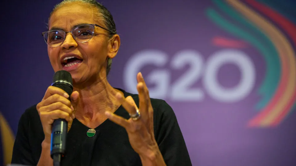 Após culpar Bolsonaro, Marina Silva culpa CO2 por tragédia no RS