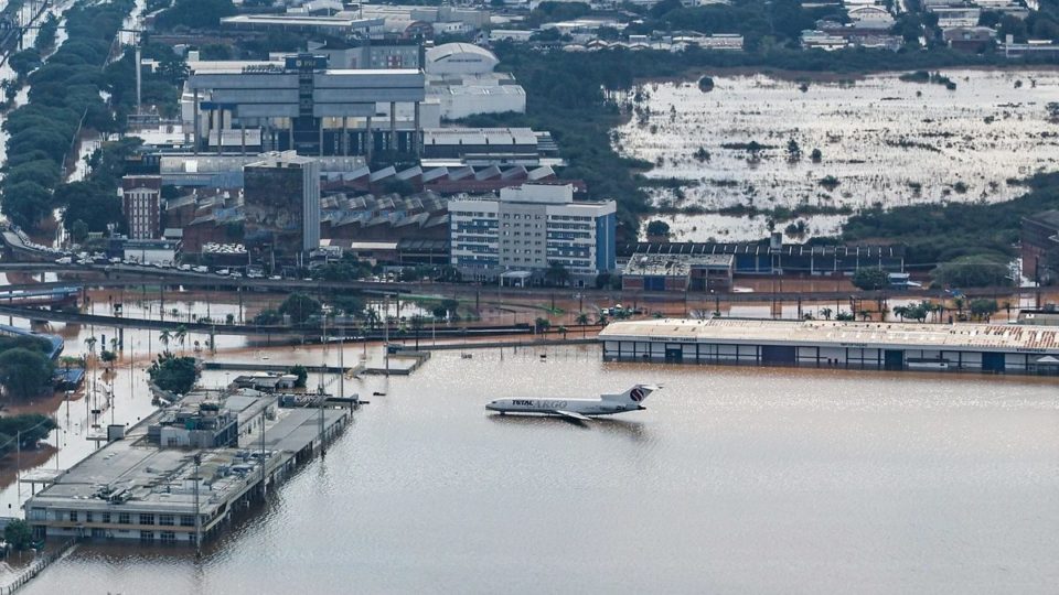 Concessionária diz que tempo de interdição do Aeroporto Salgado Filho segue previsto em 30 de maio.