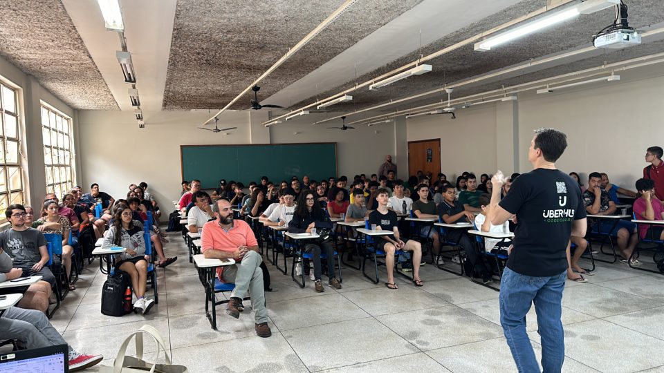 Vacina da Covid-19 será obrigatória para crianças de 6 meses a 5 anos Alta demanda do mercado estimula setor em Uberlândia, na região do Triângulo Mineiro, que é um polo de tecnologia e inovação.