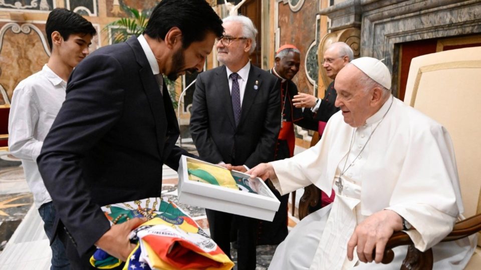 Ricardo Nunes (MDB) em encontro com o papa Francisco nesta quinta-feira (16), no Vaticano.