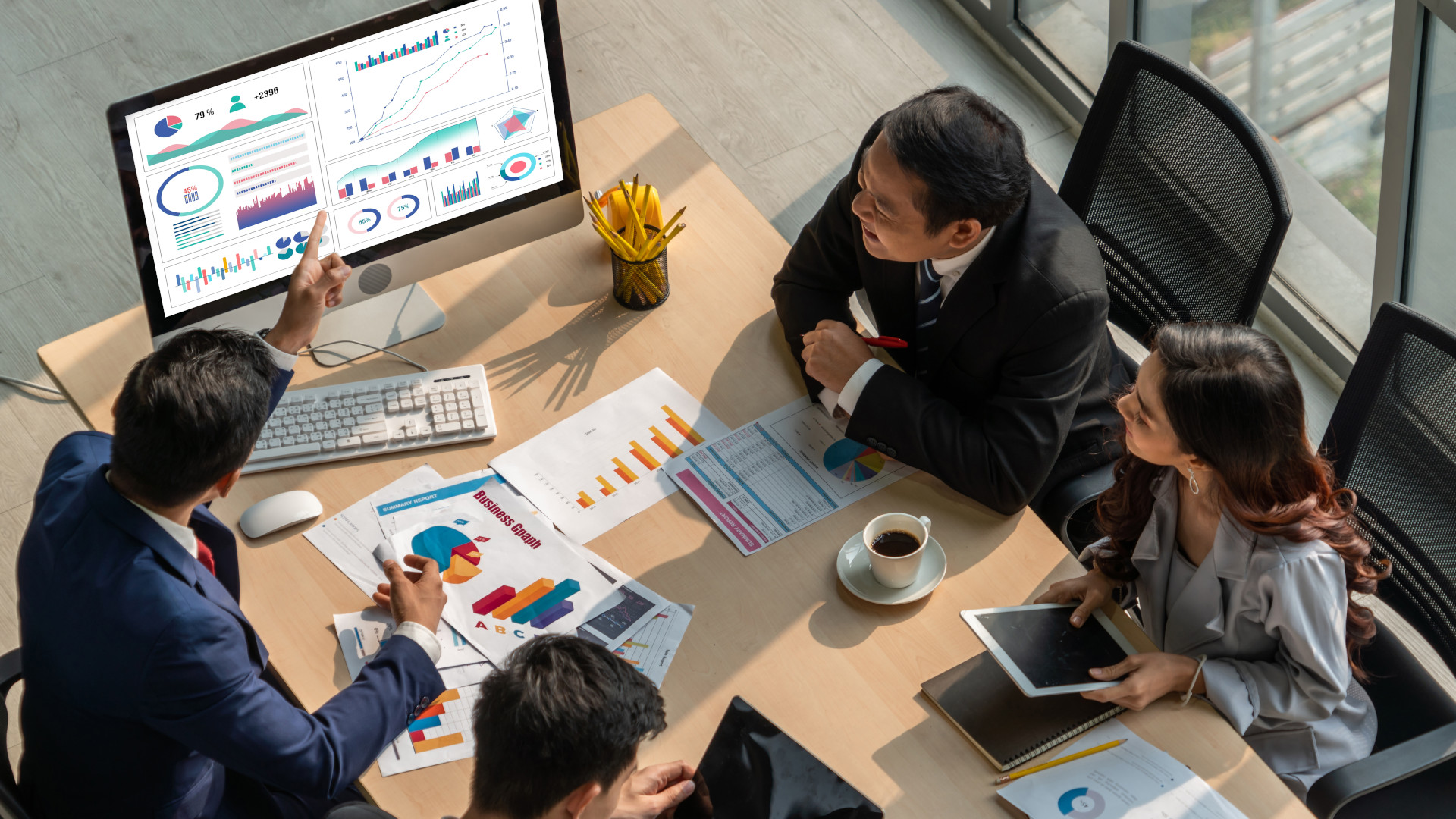 A governança corporativa é o conjunto de princípios, processos, leis e costumes que norteiam a forma como uma empresa é gerida.