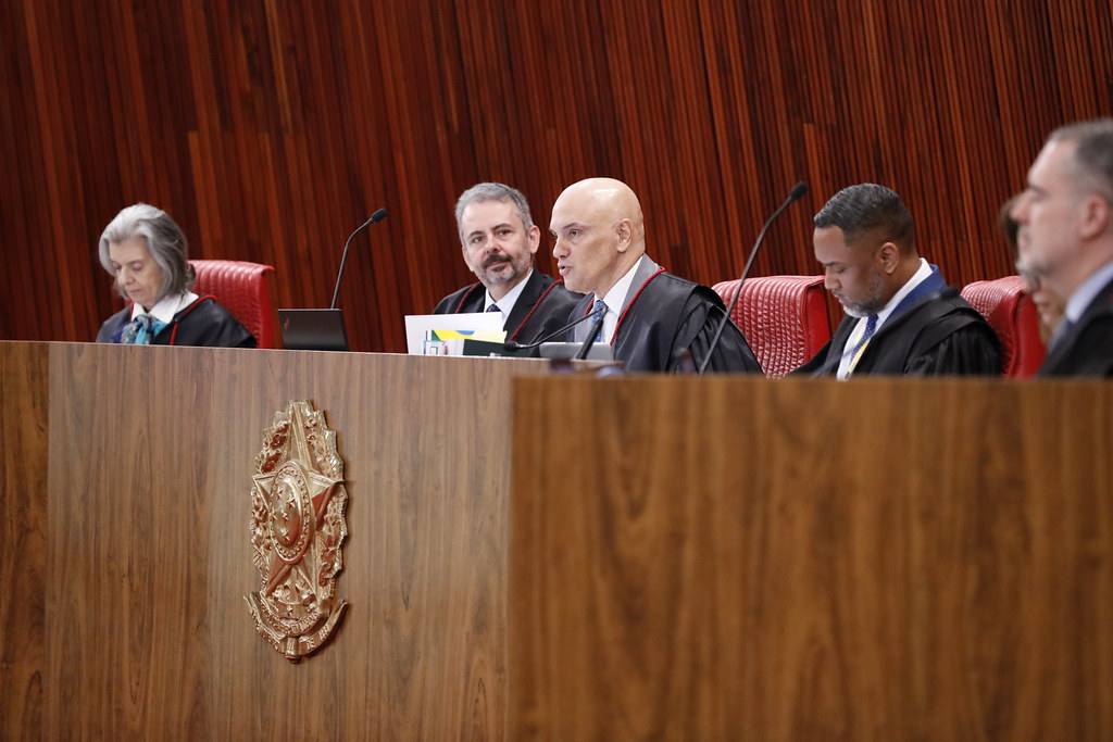 TSE multa Zambelli, Flávio, Gayer e Cleitinho por vincularem Lula ao satanismo em 2022