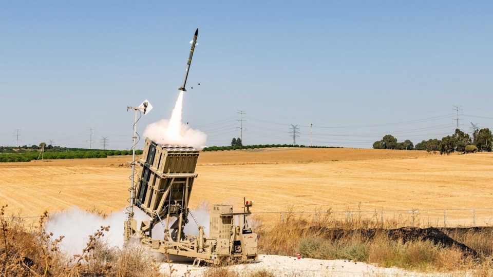 Uma das baterias do Domo de Ferro, sistema de defesa israelense que interceptou os mísseis disparados pelo Hamas.